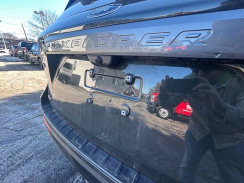 Used 2023 Ford Explorer XLT w/ Equipment Group 202A image 8