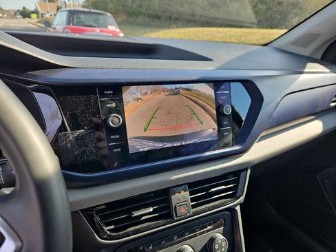 Used 2022 Volkswagen Taos SE image 16