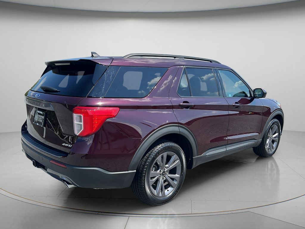 Used 2023 Ford Explorer XLT w/ Equipment Group 202A AWD/4WD image 7