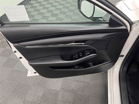 Used 2022 MAZDA MAZDA3 s image 9