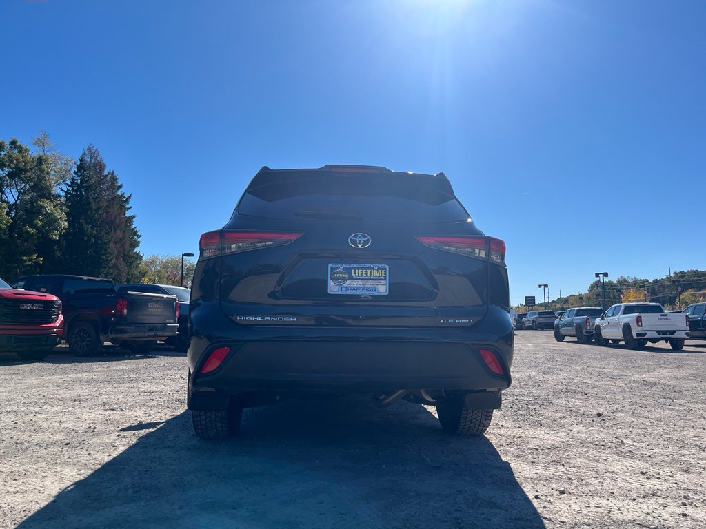 Used 2023 Toyota Highlander XLE AWD/4WD image 11