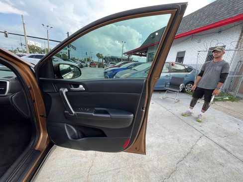 Used 2020 Kia Sportage S w/ S FWD Sunroof Package image 17