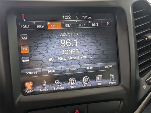 Used 2016 Jeep Cherokee Latitude w/ Comfort & Sound Group image 19