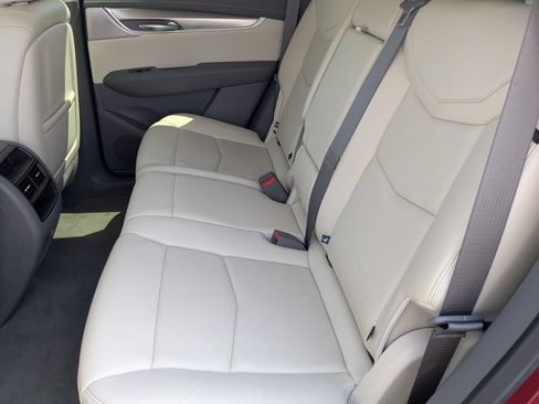 Used 2020 Cadillac XT5 Premium Luxury FWD image 12