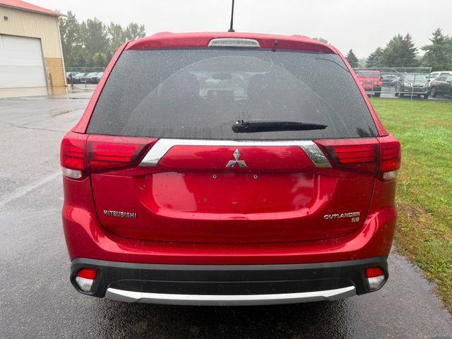 Used 2016 Mitsubishi Outlander SE AWD/4WD image 2
