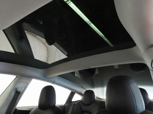 Used 2021 Tesla Model 3 Standard Range Plus image 6