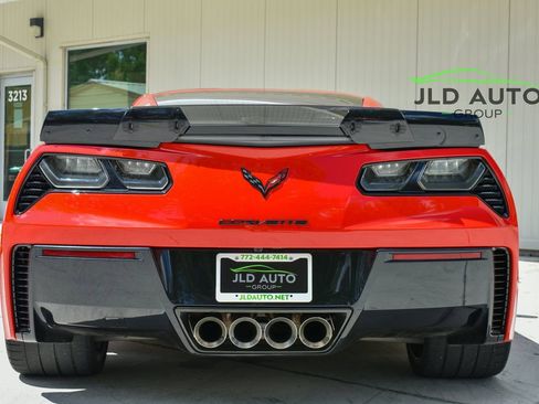 Used 2015 Chevrolet Corvette Z06 w/ 3LZ Preferred Equipment Group RWD image 5