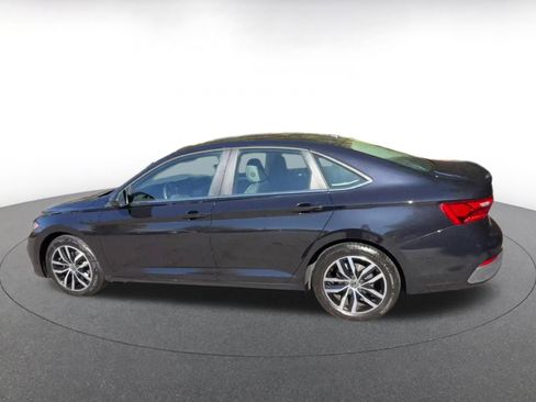 Used 2025 Volkswagen Jetta SE image 8