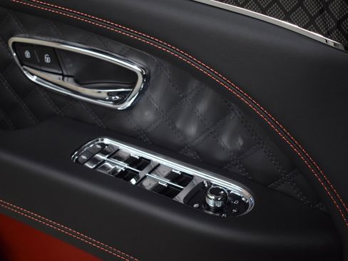 New 2025 Bentley Bentayga image 39