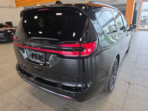 Used 2026 Chrysler Pacifica Limited w/ S Appearance Package FWD image 8
