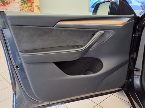 Used 2024 Tesla Model Y Long Range AWD/4WD image 26