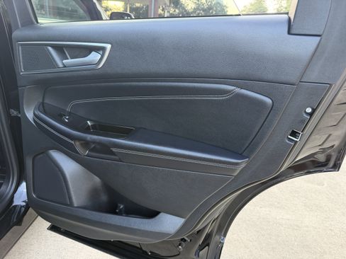 Used 2018 Ford Edge Titanium w/ Equipment Group 301A AWD/4WD image 12