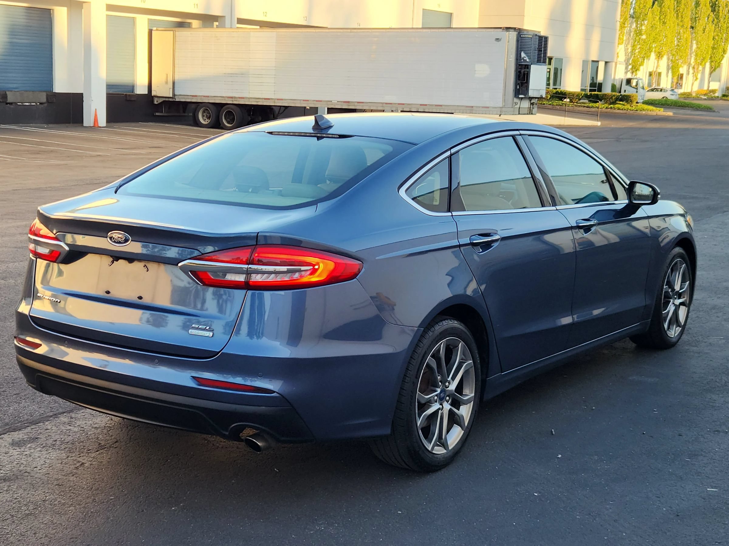 Used 2019 Ford Fusion SEL FWD image 4