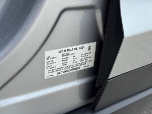 Used 2024 Tesla Model X image 23