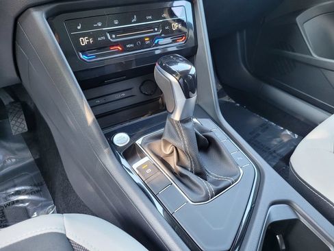 New 2026 Volkswagen Taos SE FWD image 21