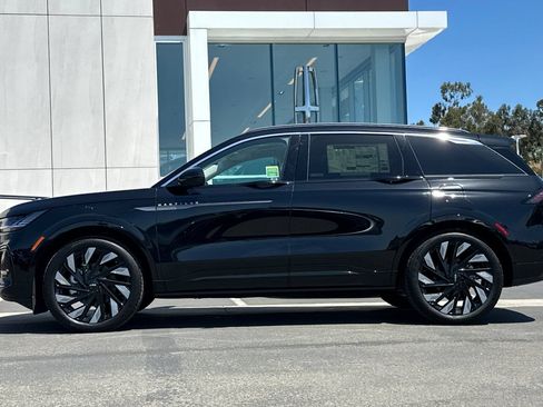 New 2026 Lincoln Nautilus Black Label w/ Jet Appearance Package AWD/4WD image 6