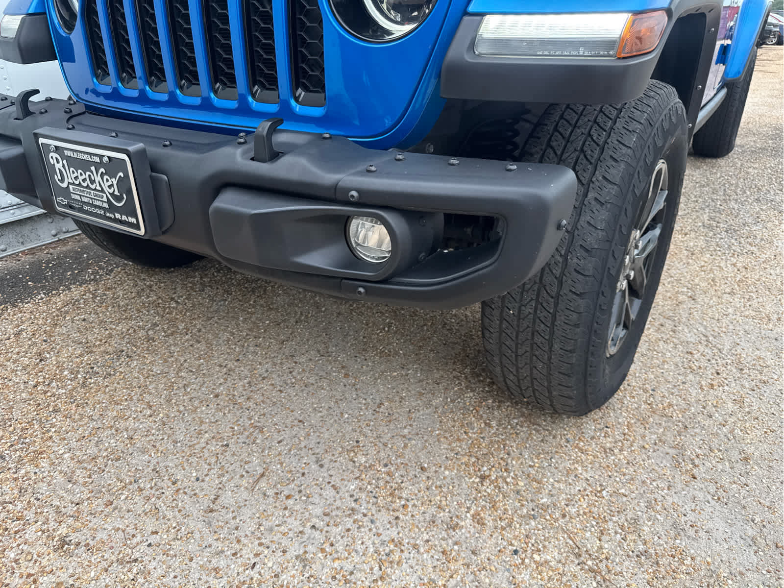 Used 2023 Jeep Gladiator Sport AWD/4WD image 12