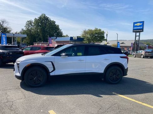 New 2026 Chevrolet Blazer EV LT image 4