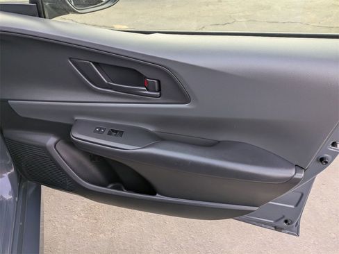 Used 2025 Toyota Prius LE image 34