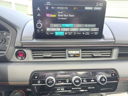 Used 2025 Honda Pilot TrailSport image 23