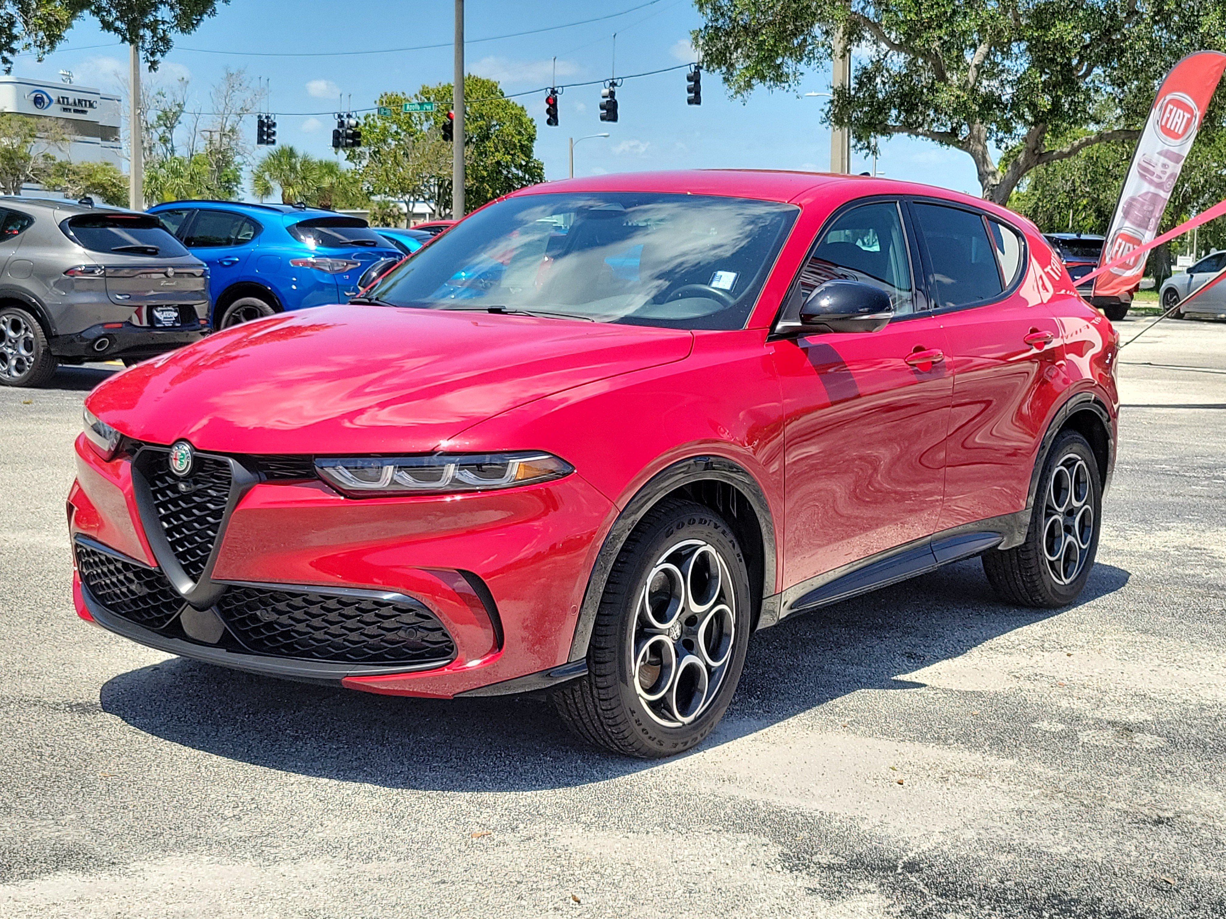 Used 2025 Alfa Romeo Tonale w/ Premium Package AWD/4WD image 2