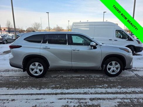 Used 2024 Toyota Highlander LE image 6