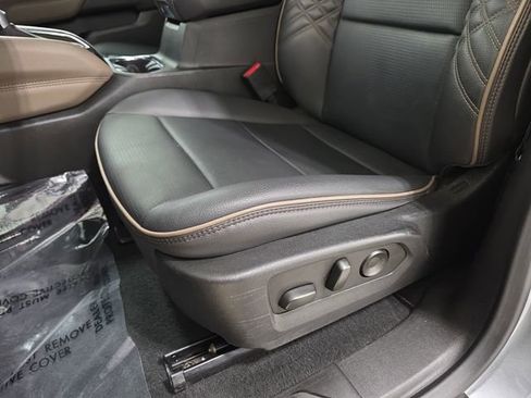 Used 2024 GMC Canyon Denali image 29