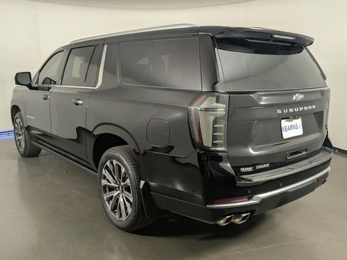 Used 2025 Chevrolet Suburban High Country AWD/4WD image 6