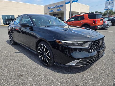 Used 2024 Honda Accord Touring image 3