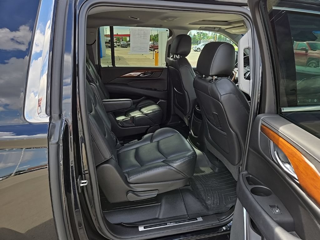 Used 2019 Cadillac Escalade ESV Luxury AWD/4WD image 12