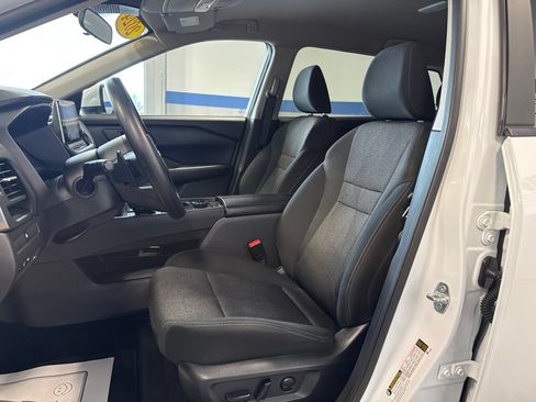 Used 2024 Nissan Rogue SV AWD/4WD image 9