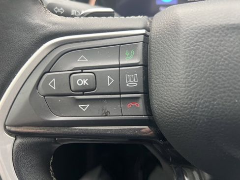 Used 2022 Jeep Grand Cherokee L Altitude image 9