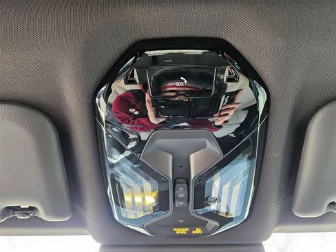 Used 2025 BMW X3 xDrive30i w/ Convenience Package image 17