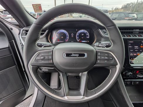 New 2025 Jeep Grand Cherokee Altitude image 13