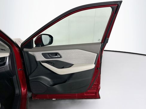 Used 2023 Nissan Rogue SV FWD image 31