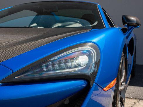 Used 2018 McLaren 570S Spider RWD image 32