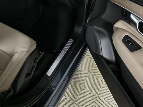 New 2026 Volvo XC90 B6 Plus w/ Protection Package Premier image 25