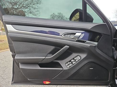 Used 2014 Porsche Panamera 4 image 11