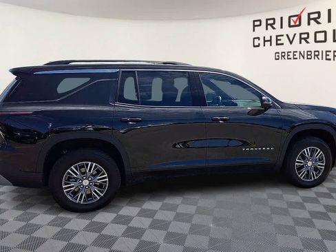 Used 2025 Chevrolet Traverse LT w/ Enhanced Driving Package FWD image 9