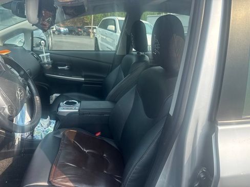 Used 2017 Toyota Prius V Five w/ Advanced Technology Package FWD image 6