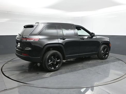 New 2025 Jeep Grand Cherokee Altitude image 15