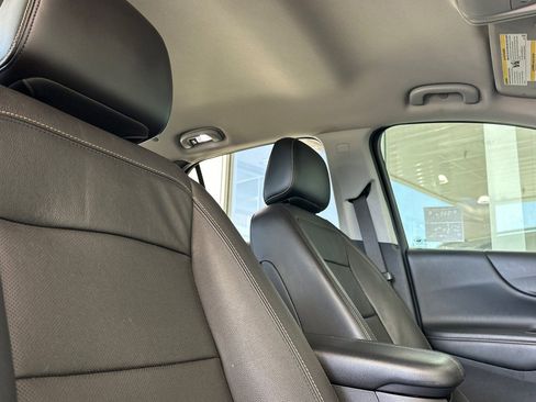 Used 2020 Chevrolet Equinox Premier w/ Premier Redline Edition FWD image 17