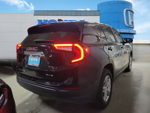 Used 2024 GMC Terrain SLE image 5