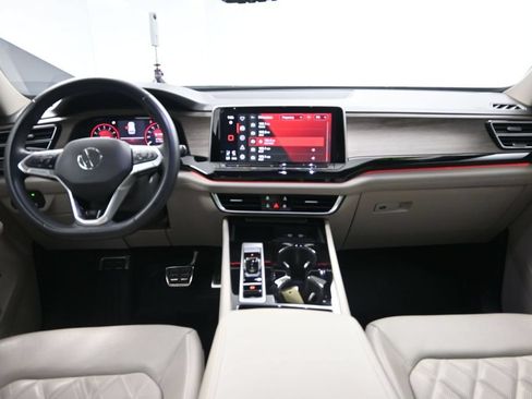 Used 2024 Volkswagen Atlas SEL Premium R-Line AWD/4WD image 33
