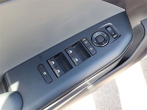 New 2025 Kia K4 LXS image 10