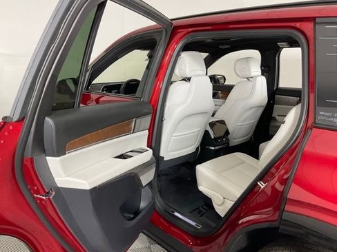 New 2026 Cadillac Vistiq Sport w/ LPO, Floor Liner Package image 31