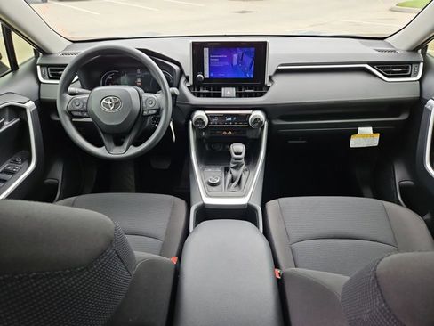 Used 2025 Toyota RAV4 LE AWD/4WD image 18