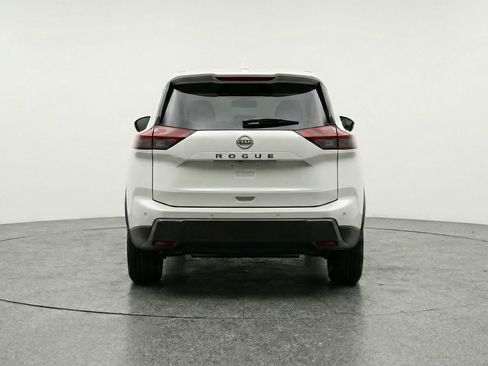 Used 2025 Nissan Rogue SV image 7