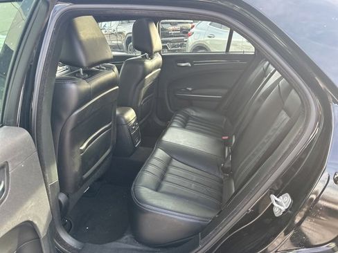 Used 2018 Chrysler 300 S w/ 300S Premium Group image 10