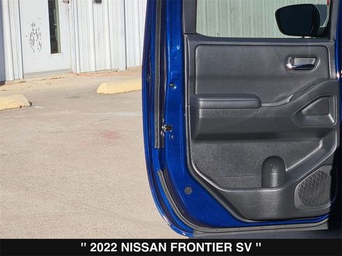 Used 2022 Nissan Frontier SV w/ Graphics Package image 18